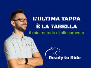 metodo di allenamento per ciclisti: preparatore atletico e ciclista analizzano i dati di un allenamento